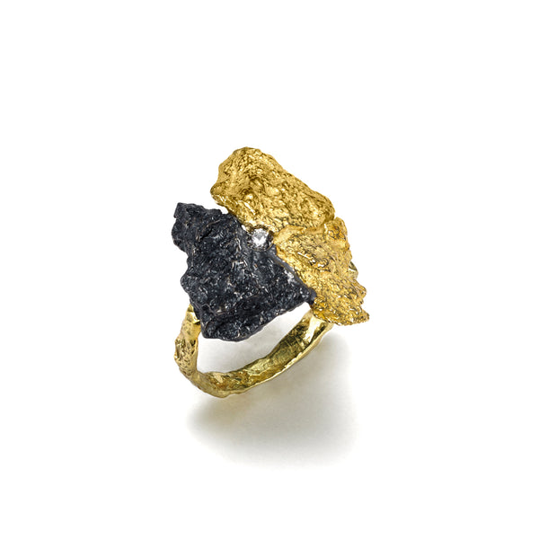 The Burst ring showcases an intriguing blend of 18k yellow gold and blackened sterling silver, highlighted by a delicate diamond accent. This piece exudes both an earthy charm and a contemporary flair.  • 18k yellow gold, blackened sterling silver, diamond 0.05 cts